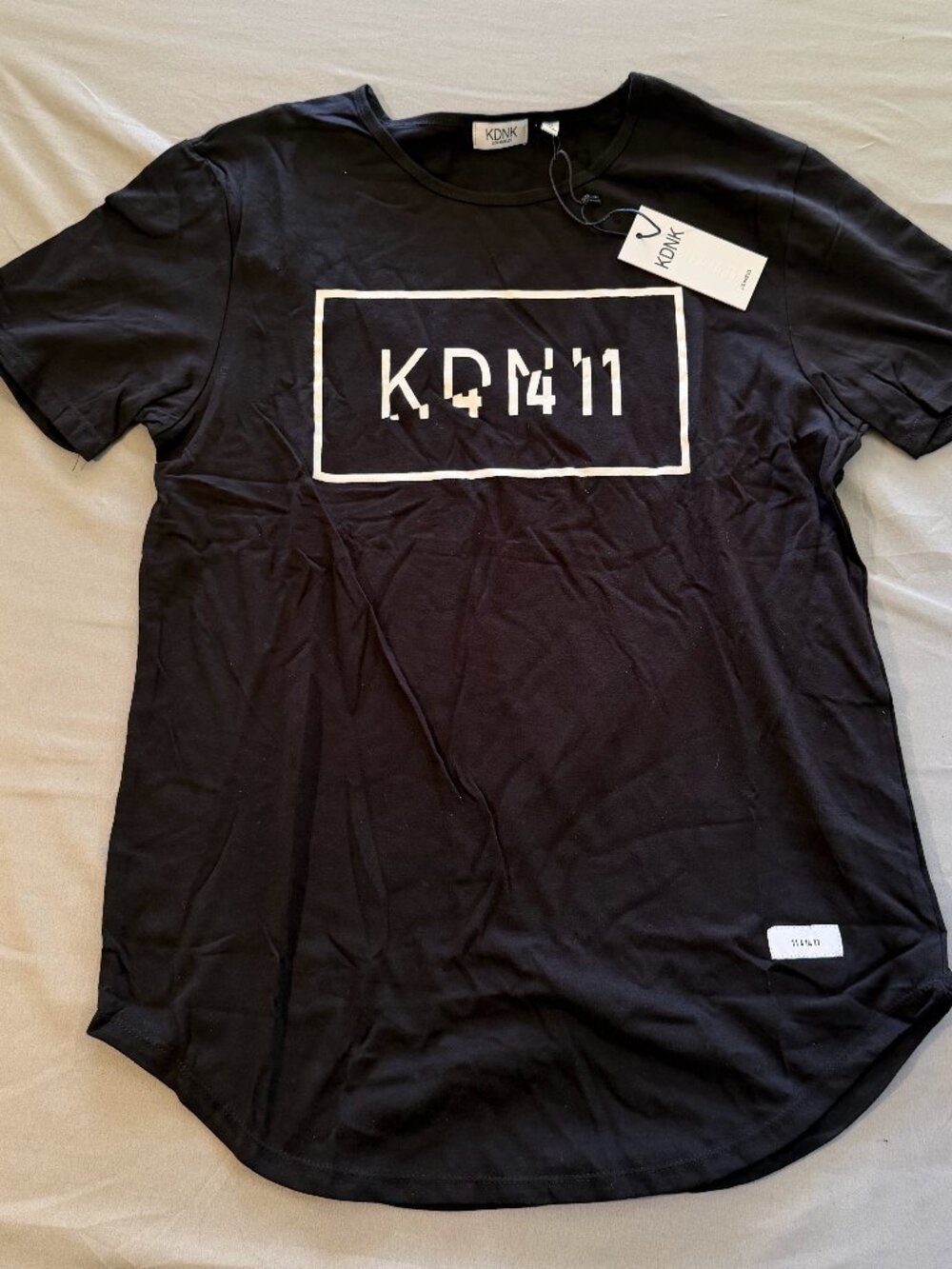 KDNK Men’s Black Graphic Tee Shirt Crew Neck Curved Hem Sz Medium New with Tags